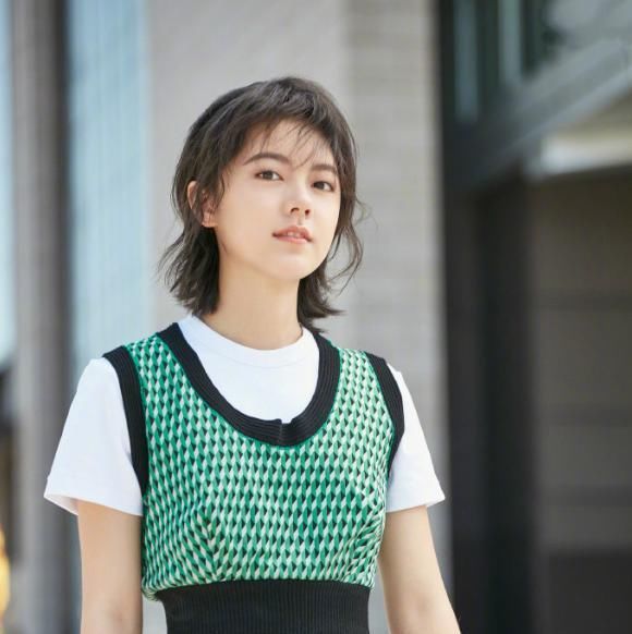  【女生】女生放弃呆板“黑长直”吧!试试4款时髦发型,洋气减龄显脸小