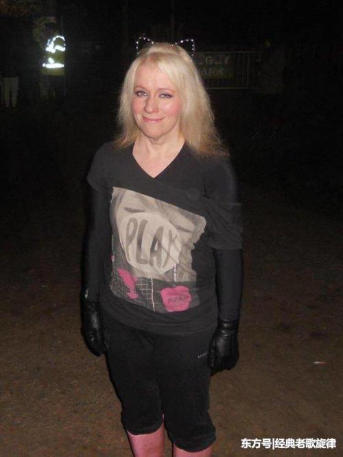 英国胖妞体重305斤，因太胖被人嘲笑，怒减180斤，变成美女
