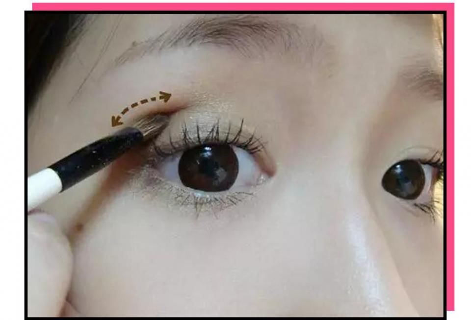 “你这个是肿眼泡，哭不出邓伦那样的双眼皮的。”