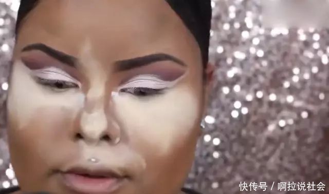 逆天化妆术,大妈素颜无比普通,化妆后大变样!