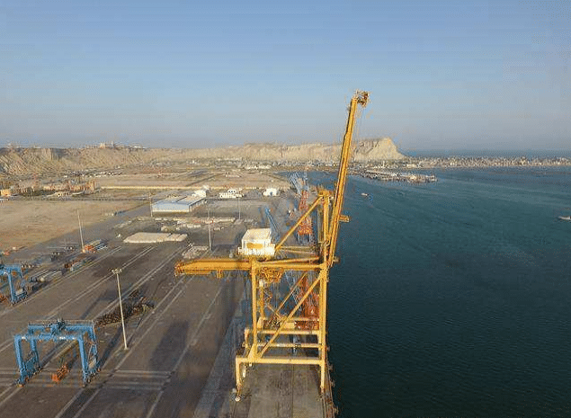 中国助力巴基斯坦,这个港口从沙漠“蜕变”绿洲,巴铁:中国真牛