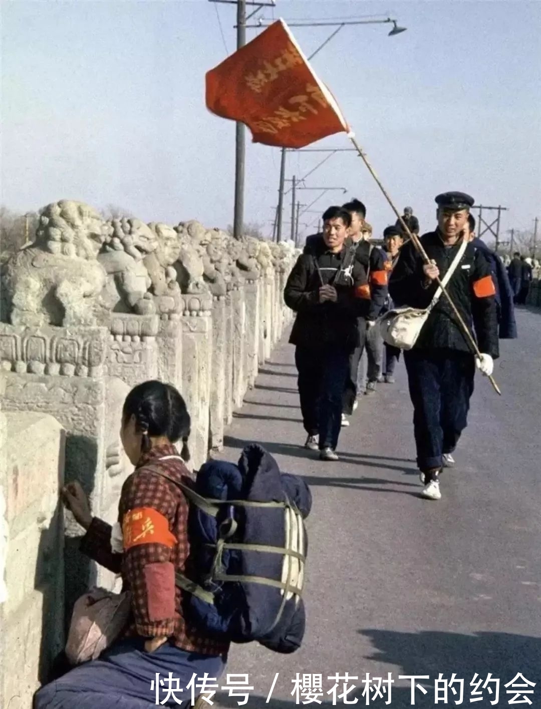 同样是出游,为何中国人热衷拉行李箱,欧美人却喜欢背大包?