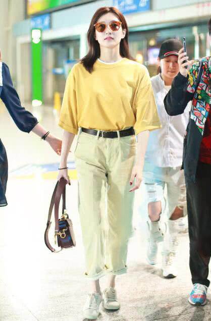 32岁江疏影终于穿长裤了不过看下半身以为是男人,网友:尴尬了