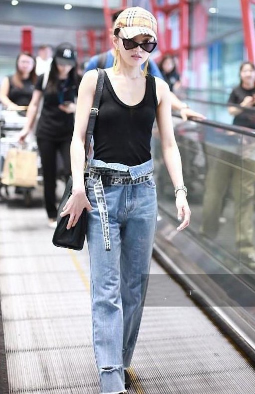 当张韶涵和陈乔恩同穿小背心，网友:我的小背心你在哪里?