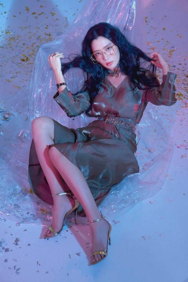 韩国性感女神克拉拉，凭借热辣身材完美演绎不同风格的look!