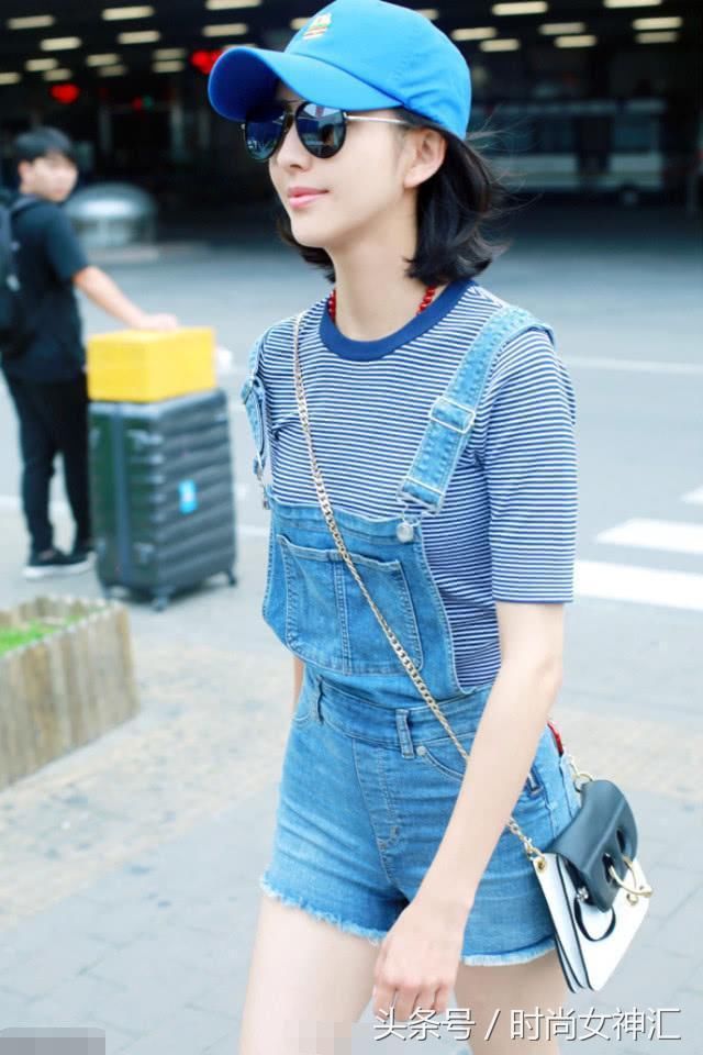 佟丽娅，背带短裤硬是穿成紧身裤，看上去有点违和感