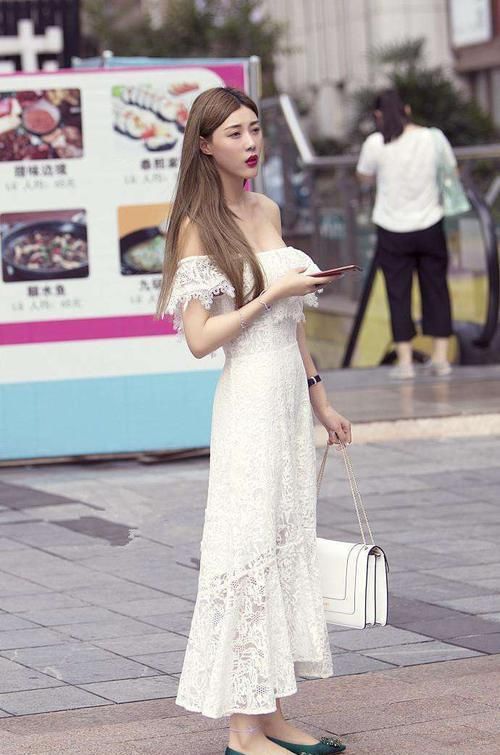 「件白色」街拍,:仙女一样的美女,穿着打扮非常时尚