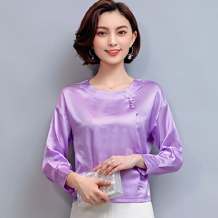 为什么男人都喜欢看女人穿紧身T恤?瞧下图，前凸后翘不失女人味