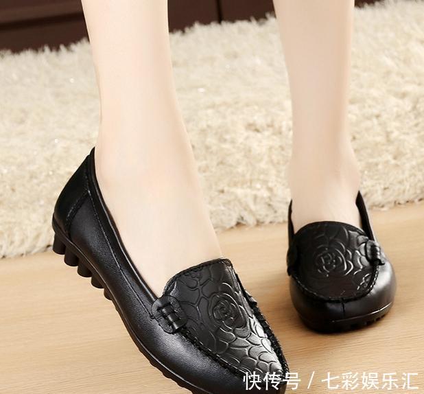 42岁老婆从不穿裙子，天天穿这运动套装，年轻10岁，超显美嫩