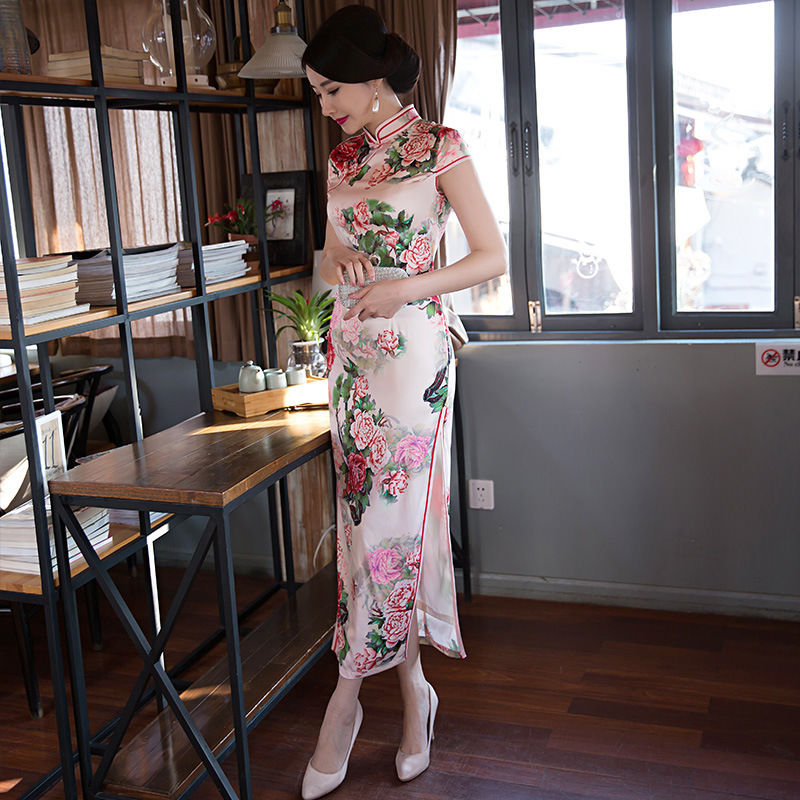 真美!老婆第一次穿旗袍，一颦一笑宛若仙子，东方女人就该这样穿