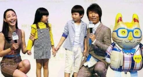 白百何真大胆，短裙短到只能遮住重点，“黑森林”都要露了！