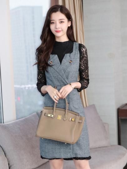 70后老婆卫衣全扔了，说过时了！这样穿连衣裙，性感妩媚特迷人