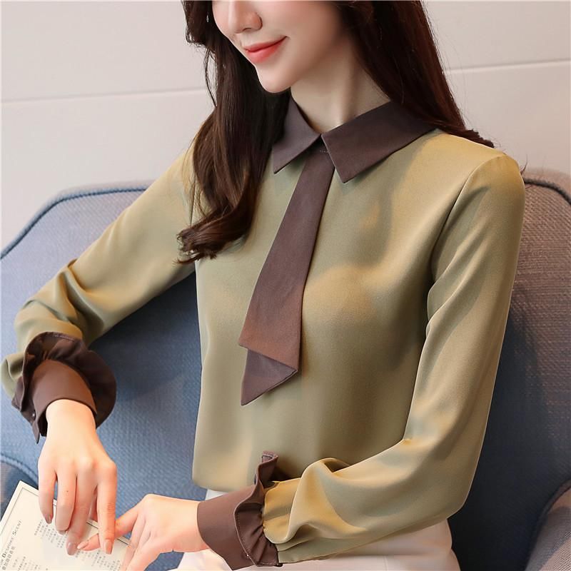 30岁性感女人正确的穿搭方式:雪纺衫+黑丝袜,惊艳众人眼