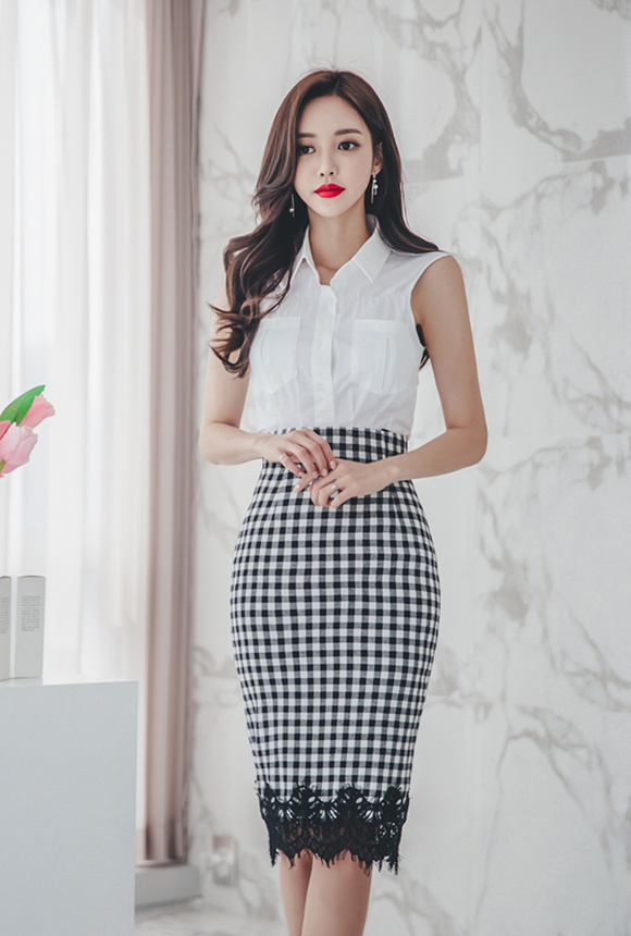 女神孙允珠，鲜郁花蕾釉彩净白职场蕾丝裙