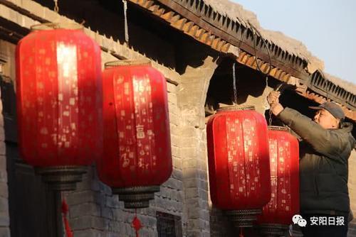 青砖灰瓦，古色古香，与甜水井街并称“龙凤街”