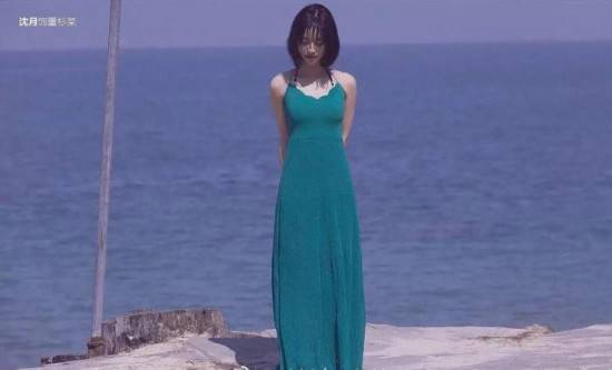 沈月雪莉何穗撞衫 同款绿色长裙谁更美?