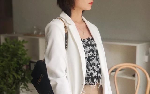  会显得■一衣多穿如何让条纹衬衫穿的不过于休闲