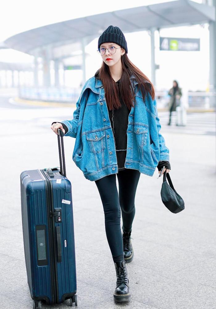  「吃香」街拍：“运动鞋”早就该下岗了！2020年这4双鞋最吃香，百搭时髦又显高
