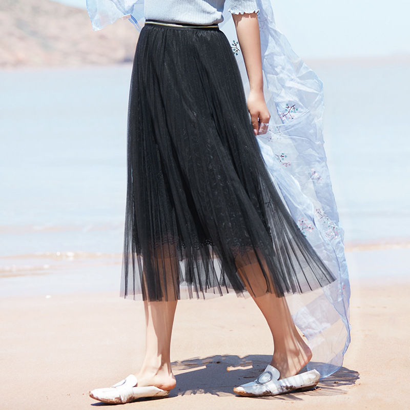 穿上这样的半身长裙，显高显瘦又显腿长，回头率百分百