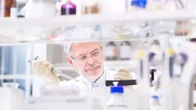 4岁女儿首曝光!34岁可攻可仙的戚薇，如何保住少女颜?