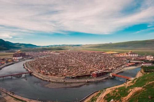 国内最特殊寺庙,女僧数量世界第一,房子数量却高达两万多个