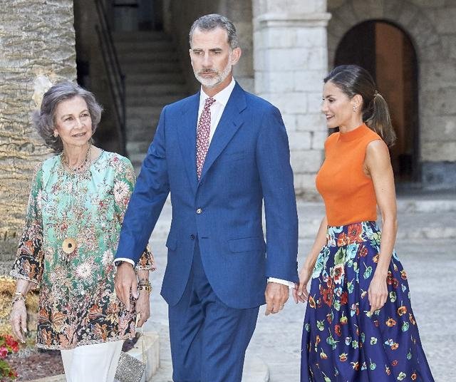 看了莱蒂齐亚王后的高跟鞋,我知道了为什么国王对她死心塌地!