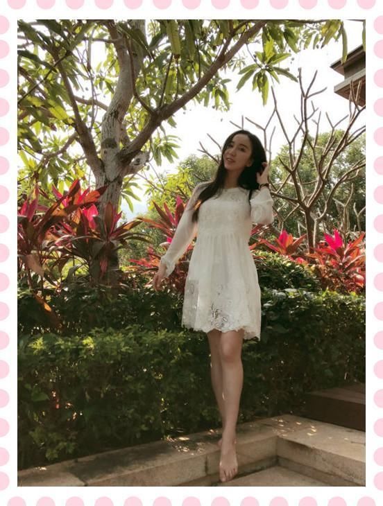 看了娄艺潇的腿，男人都要怀疑人生，网友：96斤全长腿上了吧？