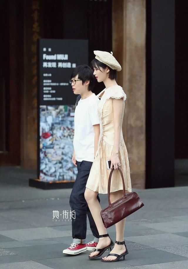 成都街拍:街头随处可见的酷girl，行走的时尚!