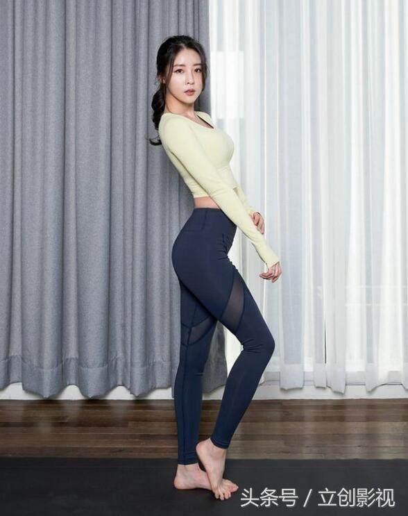 明媚动人的打底裤美女,展现青春活力,十分出彩!