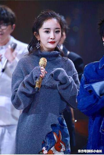 杨幂活动亮相，大家却被她的下装吸引，网友：这裙子要火！