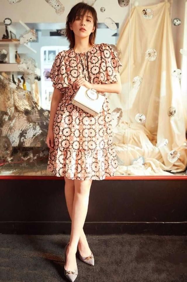 阚清子这是要换风格吗？短发的她轻松驾驭帅气穿搭，又酷又美！