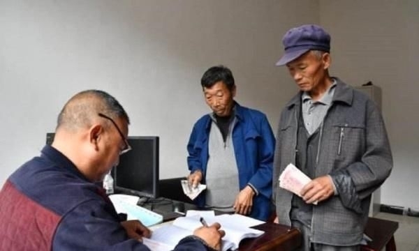  [让农民]今年，农村进行“2补2查”，农民开心有人倒霉，有你吗