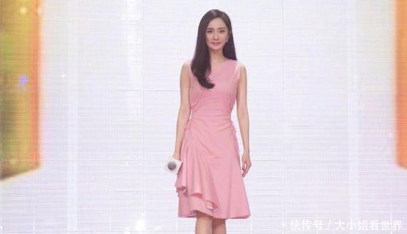 32岁的杨幂穿粉色裙,撞上20岁宋祖儿,原来长相比年龄更重要