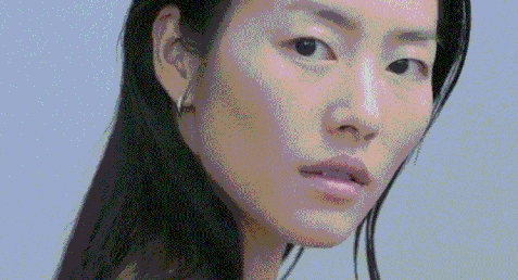 谁说夏季肌肤一定没活力?大表姐刘雯就有#蓝朋友#来助力!