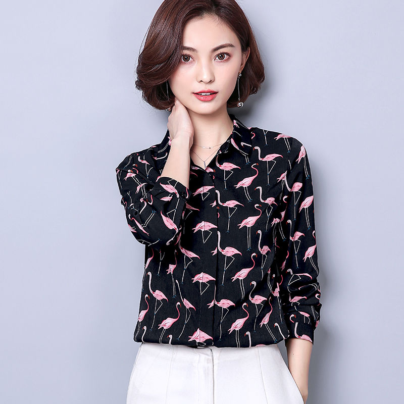 别穿毛衣配打底裤，太土了!瞧下面女人这样穿，70后女人穿贼美