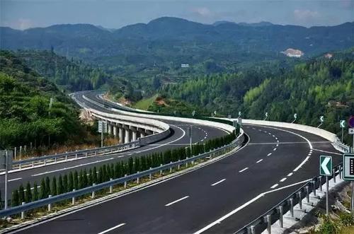 一年狂赚4000亿！为什么中国高速公路还在喊亏损？