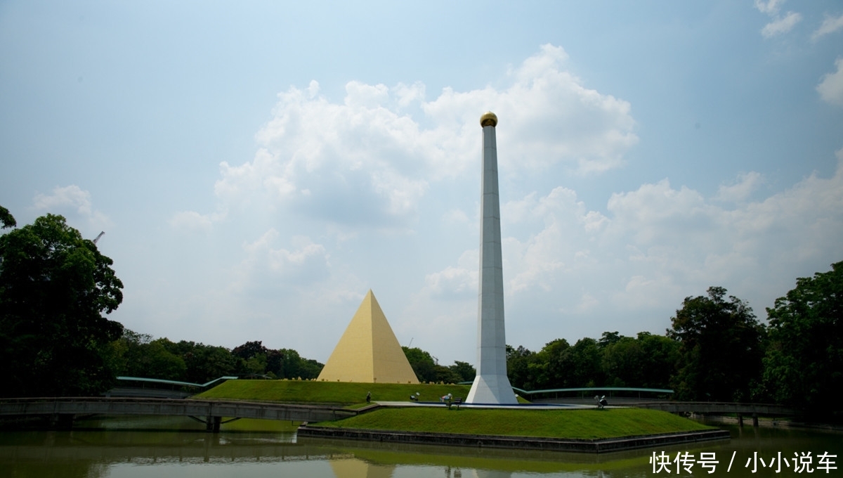 世界上最大的佛教寺院，供奉100万尊佛像，光停车库就有8座