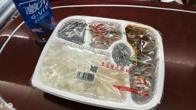 高铁上的盒饭为什么无人购买？原来顾客都了解这些内幕 不愿上当