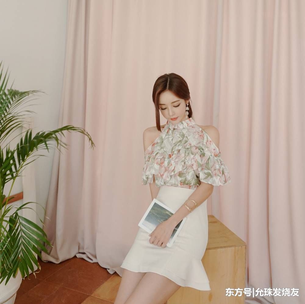 孙允珠迷藤水蔓曲颈天鹅露肩衫