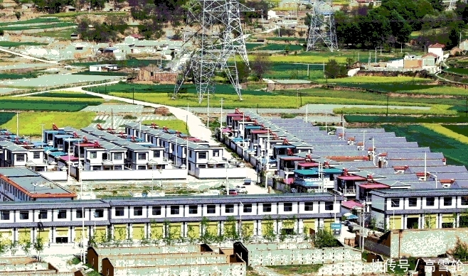 农民不愿意统一搬迁, 村干部犯了难, 专家不解: 住小区还不乐意?