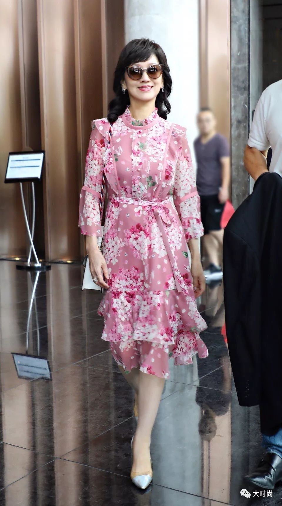 伊能静被赵雅芝“带坏”了，7000块的“奶奶衣”还能穿成18岁!