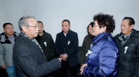 悲痛百岁沂蒙红嫂去世后，中央领导同志哀悼，省委书记亲自送别