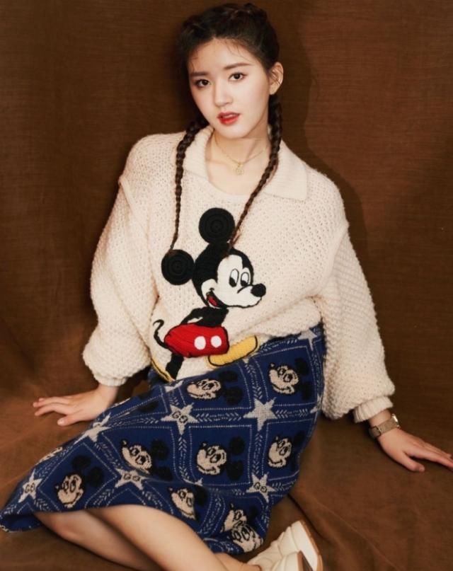  [气质]赵露思身穿了一件米奇的上衣，笑起来的样子简直是太美好
