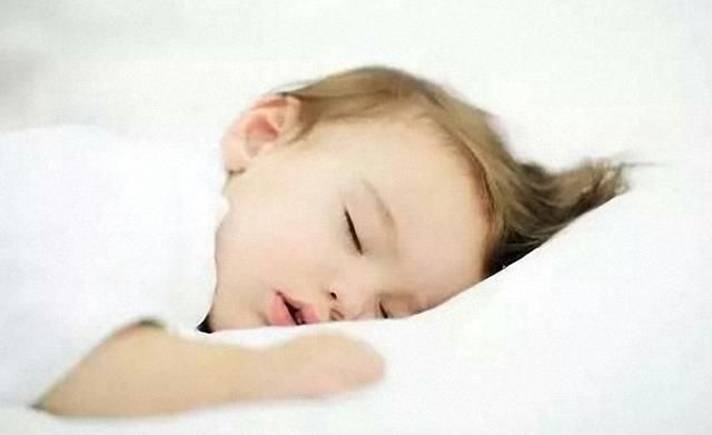  「质量」小宝宝大白天睡夜里闹，睡眠质量沒有规律性，对生长发育有什么不太好的危害