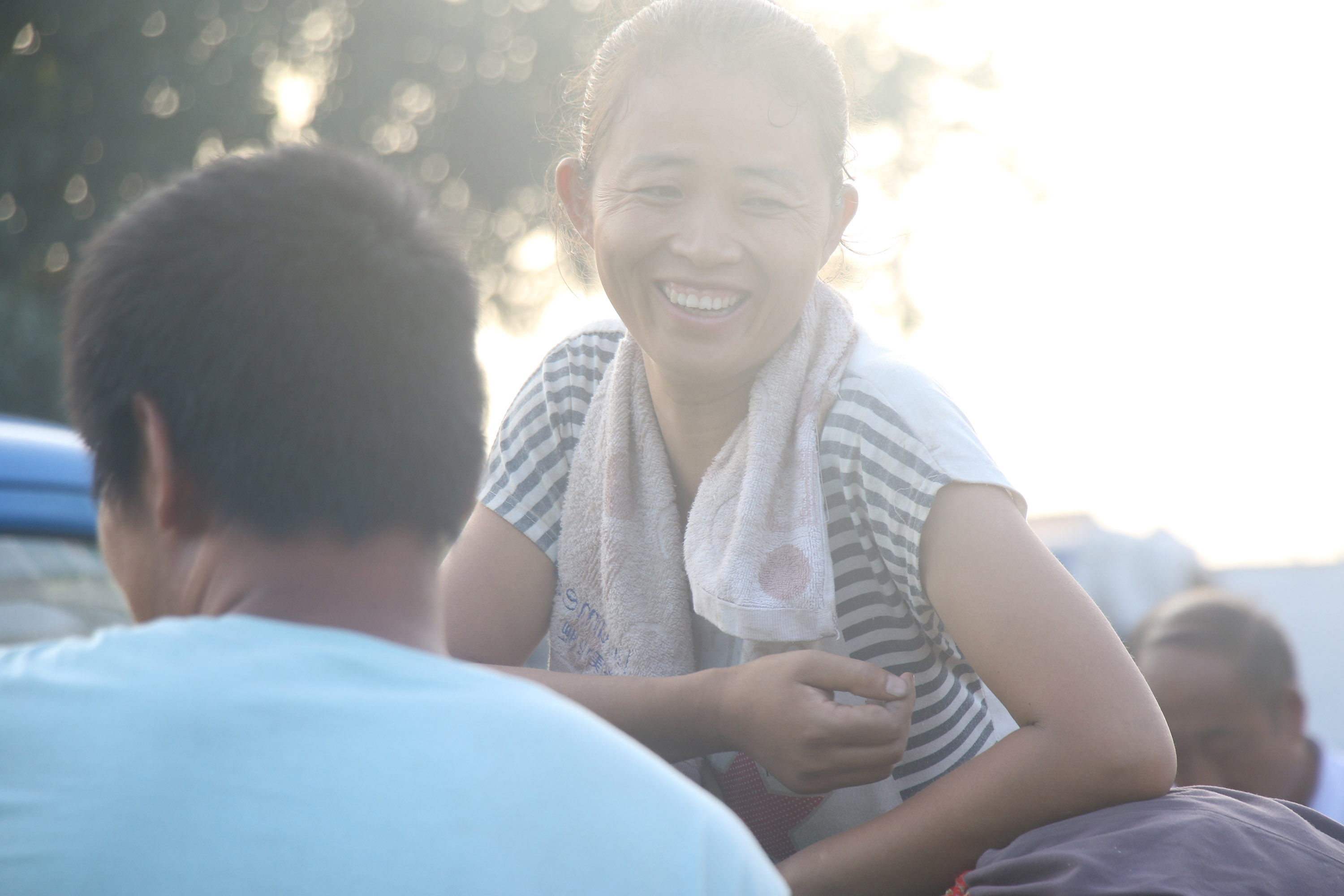 万斤西瓜多卖800元只因一招，农村美女大姐开心数钱