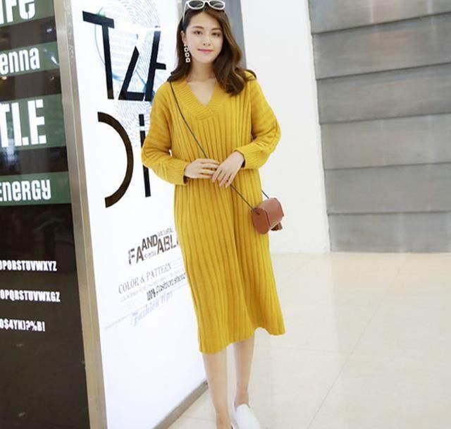 展现迷人■40岁女人别再打底袜配长大衣了,今年流行毛衣裙配搭,高端大气爆掉