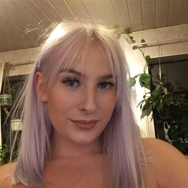  【阿曼达】傻眼！她因为怕热穿背心短裤，竟被公车司机轰下车