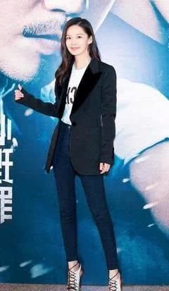  「时尚」西服＋短袖，既具备实穿使用价值，可以给你美丽的时尚潮流酷帅又年青休闲娱乐