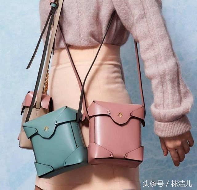 这个颜色的包包还真是清凉又减龄，娜扎唐嫣背上它立马变少女了！