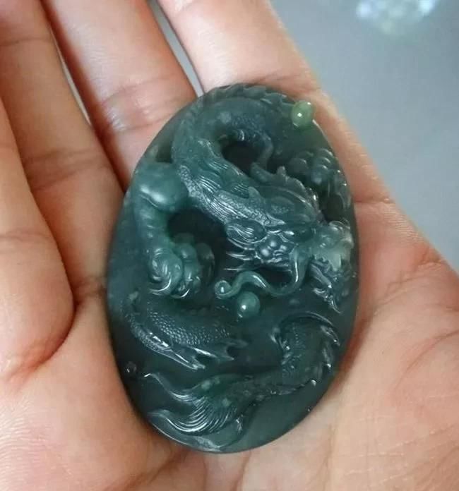  「危料」2万多买的翡翠麒麟！究竟是油青翡翠？还是危料？